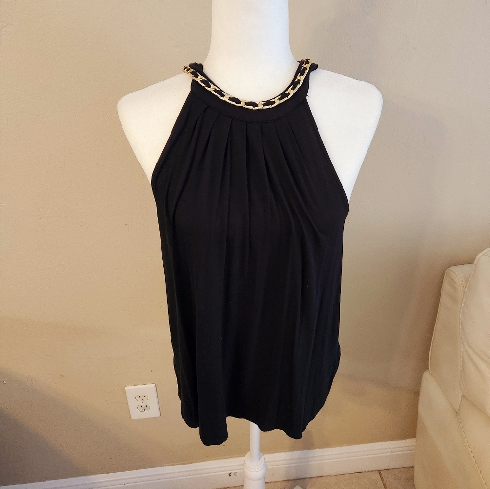 Womens sleeveless tank. Gold chain accent.